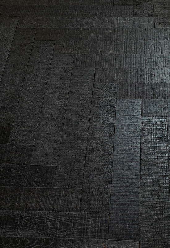 Интенсивный черный компакт -диск Herringbone Engineered Деревянный пол